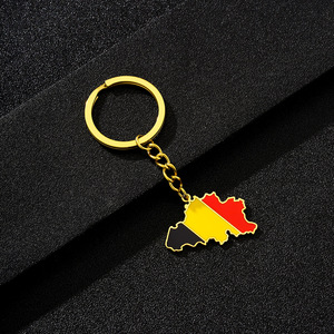 Venta al por mayor estilo étnico de acero inoxidable Billy mapa bandera colgante llavero oro país bandera joyería en material de aleación - Product Image 1
