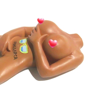 Imán de Resina 3D con Diseño Personalizado de Torso Femenino Sexy, Imán de Refrigerador con Nombre de Ciudad Personalizado y Logotipo Personalizado - Product Image 2
