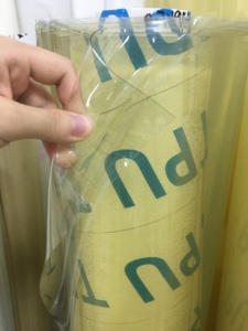 Material de Película Plástica Suave de TPU Súper Transparente de 0.2MM para la Fabricación de Zapatos/Bolsos/Impermeables/Alfombras de Juego - Product Image 6