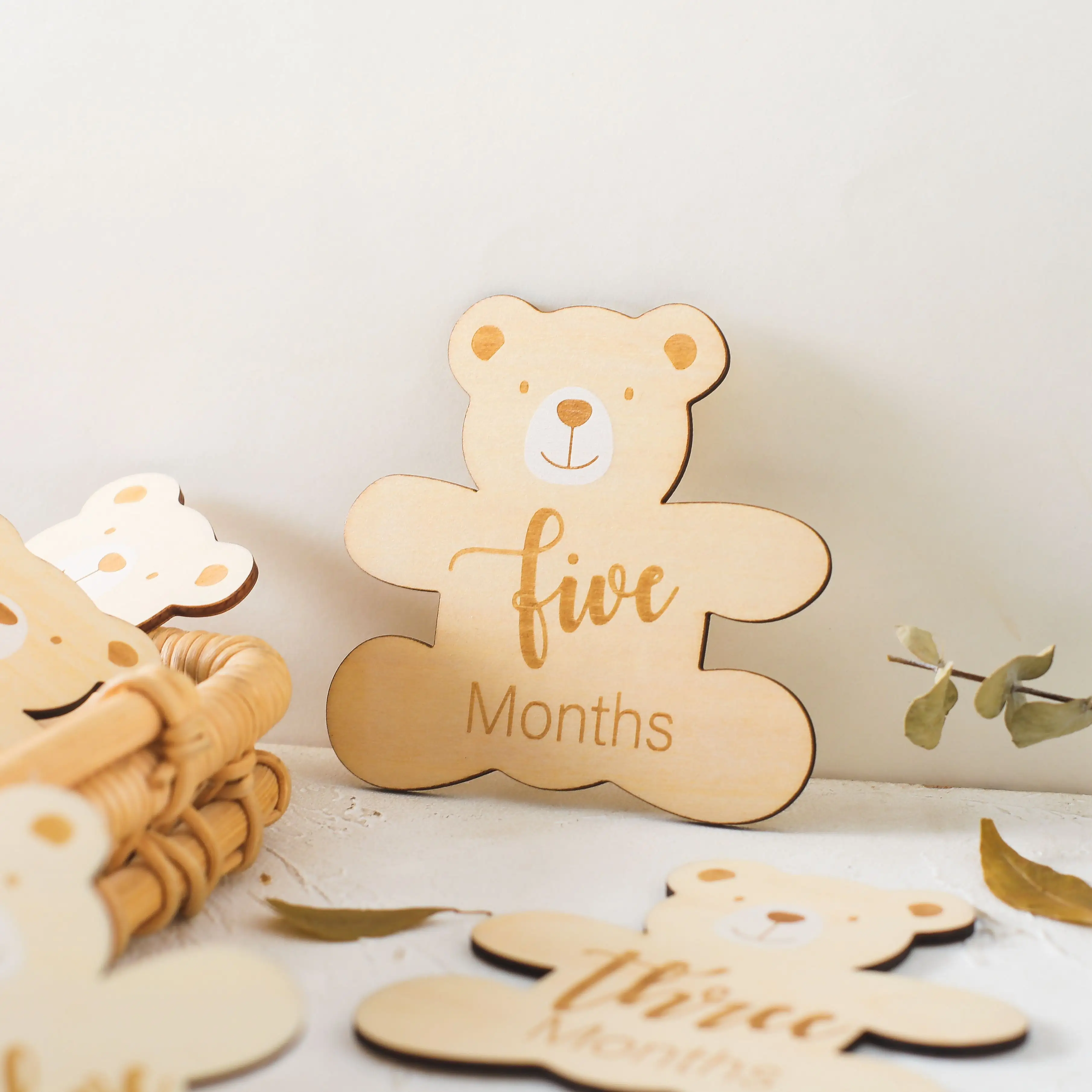 Adereços de cartão de presente em forma de urso para bebês, cartões mensais de madeira para recém-nascidos, marcos mensais