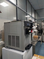 Machine à glace molle 3 saveurs de comptoir, prix direct usine, haute capacité, économe en énergie, idéale pour les petites entreprises