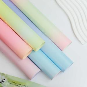 กระดาษห่อของขวัญลายไล่สีมุกซิดนีย์ ขนาด 50*70 ซม. รุ่นใหม่ปี 2024 สำหรับห่อดอกไม้และของขวัญ - Product Image 2