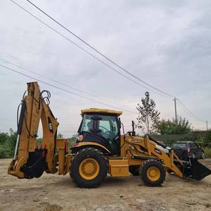รถตักล้อยาง Caterpillar 420F II สีเหลือง พร้อมบุ้งกี๋และแขนขุด น้ำหนัก 20000 กก. ใช้งาน 0-2000 ชั่วโมง - Product Image 1