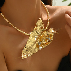 Collar con colgante de hoja de plátano dorado, gargantilla de aleación de zinc para mujer, joyería de fiesta XL5719 - Product Image 2