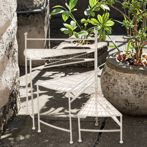 Elegante Soporte para Plantas de Hierro de 3 Niveles, <span class=keywords><strong>Plegable</strong></span>, Independiente, para Interiores/Exteriores, con Recubrimiento en Polvo, Capacidad de 10 Libras, para Macetas y Jardineras - Product Image 4