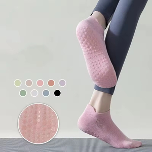 Chaussettes de Pilates personnalisées de haute qualité, antidérapantes, avec grip, pour femmes, chaussettes de barre, avec logo personnalisé, chaussettes de cheville en gros - Product Image 5