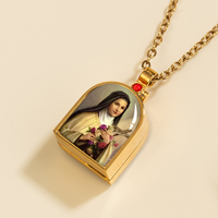 Pendentif médaillon Sainte Thérèse en acier inoxydable plaqué or, style religieux, échantillon disponible pour contrôle qualité