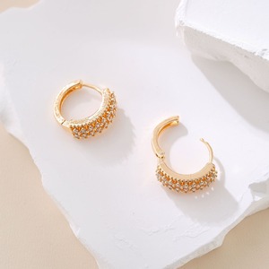 Boucles d'oreilles créoles luxueuses en cuivre vintage haut de gamme avec crochet d'oreille en cercle de luxe à la mode de conception unique de micro et de zircon pour les femmes - Product Image 4