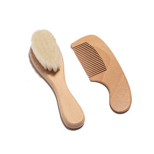 Brosse à Cheveux pour Bébé avec Manche en Bois, Poils <span class=keywords><strong>de</strong></span> Chèvre Naturels et Doux, Idéale pour Croûtes <span class=keywords><strong>de</strong></span> <span class=keywords><strong>Lait</strong></span>, pour Nouveau-nés et Tout-petits - Product Image 1