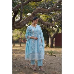 Vente flash : Ensemble Anarkali brodé pour femme avec pantalon droit et dupatta doux, idéal pour les occasions festives et décontractées - Product Image 5