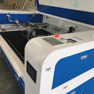 Machine de découpe laser CO2 multifonctionnelle hybride LaserM-1390 : Parfaite pour l'acier fin, le MDF, l'acrylique, le cuir - Product Image 6