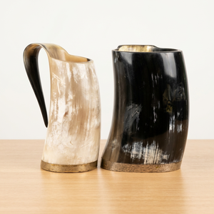 Auténtica Jarra Vikinga Hecha a Mano de Cuerno de Vaca, Ecológica, Arte Folclórico, Estilo Medieval, para Cerveza/Ale/Mead, Nueva para Decoración del Hogar o Negocios - Product Image 1
