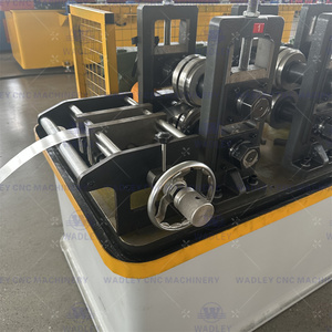 เครื่องขึ้นรูปเหล็กวัสดุก่อสร้างแบบม้วน Wadley Metal Stud and Track Roll Forming Machine สำหรับทำโครงเหล็ก C U Channel Truss Furring พร้อมมอเตอร์เกียร์ขึ้นรูปเย็น - Product Image 6
