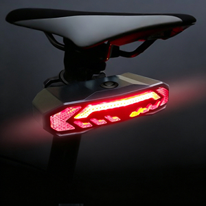 Feu arrière de vélo intelligent avec signal de freinage, 6 modes, étanche, alarme antivol, rechargeable par USB, LED pour la conduite nocturne - Product Image 1