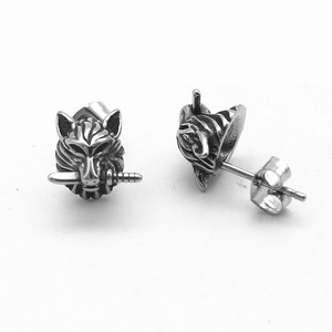 Pendientes con diseño de cabeza de lobo de Yunnique, de acero titanio, diseño de espada, estilo retro, joyería de moda. - Product Image 2
