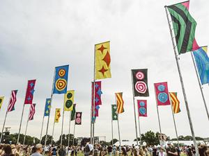 Drapeau personnalisé en gros extérieur grande décoration volante bannière colorée drapeau de l'événement musical du Festival de <span class=keywords><strong>Bali</strong></span> - Product Image 6