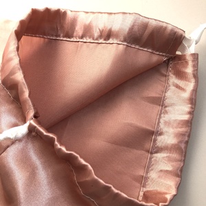 Pochette en satin de soie de luxe personnalisée avec logo imprimé pour emballage de chaussures, sacs à main, chapeaux, sacs cadeaux et rangement, avec cordon de serrage - Product Image 3