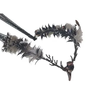 Corona di piume gotiche fatto a mano Halloween natale fascia per capelli Woodland Elven Cosplay da ballo copricapo donna ragazze accessorio per capelli