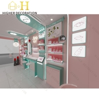 Idées de design pour les présentoirs de magasins de cosmétiques, design intérieur et extérieur de boutiques de maquillage, aménagement de l'agencement des meubles de magasins de cosmétiques
