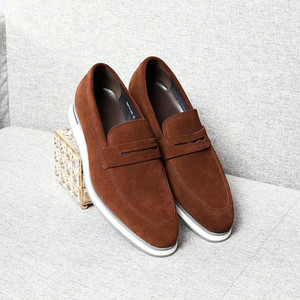 Chaussures d'affaires britanniques en daim pour hommes, mocassins tendance, chaussures en cuir décontractées rétro, effet rehausseur de taille - Product Image 1