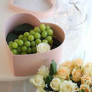 Nouvelle boîte cadeau vide artisanale Tanabata en forme de cœur, transparente, à fenêtre ouverte, avec motifs de grandes fleurs, roses et fruits - Product Image 4