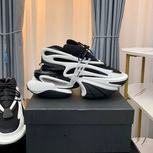 Nouvelles chaussures de marche décontractées haut de gamme 2026 avec semelle au design spatiale pour tenue de voyage en extérieur - Product Image 1