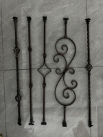 Colonne de balustrade en fer forgé décorative à motif floral pour escalier intérieur et balcon
