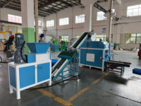 Granulateur de câbles avec écran autonettoyant pour éviter le colmatage des isolations collantes