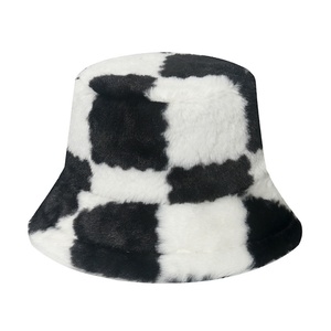 Chapeau Bob d'Hiver pour Femme en Fausse Fourrure Moelleuse et Pelucheuse, Motif Damier, en Laine Unie Épaisse, Doux et Chaud, pour la Pêche et les Vacances - Product Image 5