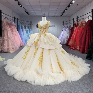 ชุดราตรีงาน Quinceanera สีไอวอรี่ทอง รุ่น Dy1386 ดีไซน์หรูหรา ตกแต่งด้วยผ้าแอพพลิเคชั่น ผ้าชีฟองพองฟู กระโปรงระบาย แต่งระบายช่วงชายกระโปรง เหมาะสำหรับงานพรอม งานปาร์ตี้ สไตล์เจ้าหญิง โทนสีธรรมชาติ - Product Image 2