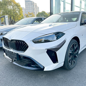 Pegatinas para Ventilaciones Laterales de BMW Serie 1 F70 y Serie 2 F74 M Sport 2024+, Textura de Fibra de Carbono Negro Piano - Product Image 2