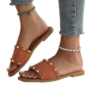 Nouvelles sandales d'été 2024 pour femmes, style européen et américain, grande taille, couleur unie, à bout <span class=keywords><strong>carré</strong></span>, avec rivets et semelle épaisse <span class=keywords><strong>S</strong></span> 231 - Product Image 5