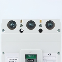 Disjoncteur à boîtier moulé 630A 3P MCCB 400V avec unité de déclenchement thermique-magnétique blanc DMC 35kA pour distribution électrique