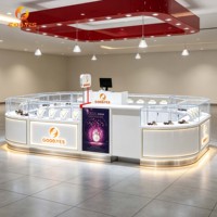 Vitrine de présentation de bijoux en verre trempé incurvé avec éclairage LED pour colliers, bagues et bracelets, idéale pour les centres commerciaux de luxe