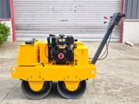 Mini-compacteur routier à double tambour pour chantiers étroits