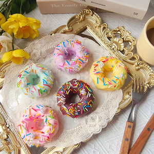 Bougie en forme de donut, design tendance, vente chaude, 100% cire de soja biologique, bougies parfumées artistiques en forme de gâteau - Product Image 4