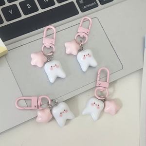 Porte-clés 3D en résine, pendentif étoile rose, forme de dent rose, porte-clés mignons et amusants, cadeaux pour <span class=keywords><strong>clinique</strong></span> dentaire, modèle de dents blanches - Product Image 2