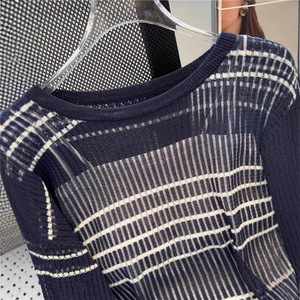Ensemble pull en tricot fin rayé pour femmes, haut d'été deux pièces en polyester noir et blanc ZY51 - Product Image 4