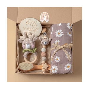Caja de regalo para recién nacidos, juego de regalo orgánico para bebés, Manta de algodón de bambú tejida, babero de dentición y sonajero, juego de juguetes de madera - Product Image 1