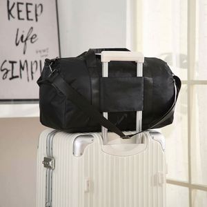 Nouveau Sac de Sport et de Voyage Imperméable Personnalisé 2025 pour Hommes et Femmes, avec Compartiment Sec et Humide, Sac Polochon Portable Étanche - Product Image 3