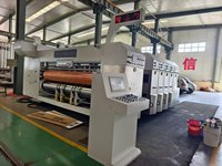 Machine professionnelle entièrement automatique d'impression 4 couleurs pour la fabrication de boîtes à pizza en carton ondulé, neuve, avec fonctions de rainurage et de découpe.
