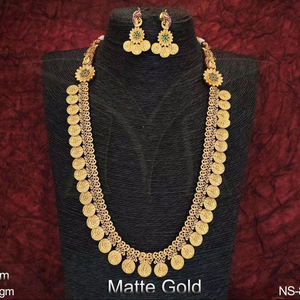 Parures de colliers élégantes et anciennes pour femmes, bijoux de créateur traditionnels, parfaits pour les mariages, les fêtes et les occasions festives - Product Image 4
