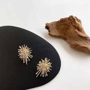 Pendientes de tuerca de cobre dorado con circonitas en forma de fuegos artificiales para mujer, joyería de lujo, ¡gran oferta! - Product Image 3