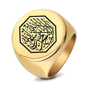 Bague hexagonale en acier inoxydable doré pour homme, 22 mm, avec inscription arabe, bijou tendance, cadeau - Product Image 1