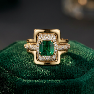 Anillo de cóctel geométrico con piedra verde de corte esmeralda y diamantes engastados en oro amarillo, estilo de lujo unisex. - Product Image 2