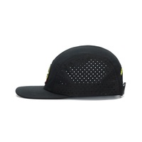 Etiqueta de cuero profesional personalizada y ajustable, diseño personalizado cortado con láser, para gorras deportivas, compatible con OEM y ODM.