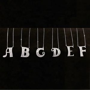 Xinfly Collier Pendentif Initial en Or Massif 18 carats avec Diamant Naturel et Émeraude, 26 Lettres, Style Religieux, Chaîne à Maillons, pour Fêtes - Product Image 1