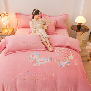 Housse de couette rembourrée en velours de lait doux et <span class=keywords><strong>brillant</strong></span>, broderie de quatre pièces, housse de couette en velours d'hiver, ensemble de literie de quatre pièces - Product Image 6