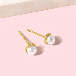 Boucles d'oreilles minimalistes pour femmes, plaquées or 18 carats, tendance coréenne, avec perles - Product Image 1