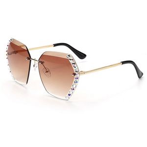 <span class=keywords><strong>Gafas</strong></span> <span class=keywords><strong>de</strong></span> sol cuadradas <span class=keywords><strong>de</strong></span> diamantes <span class=keywords><strong>de</strong></span> gran tamaño a la moda Vintage 2025 para mujer, <span class=keywords><strong>gafas</strong></span> <span class=keywords><strong>de</strong></span> sol con montura dorada sin montura <span class=keywords><strong>de</strong></span> marca <span class=keywords><strong>de</strong></span> lujo, diseño famoso - Product Image 3